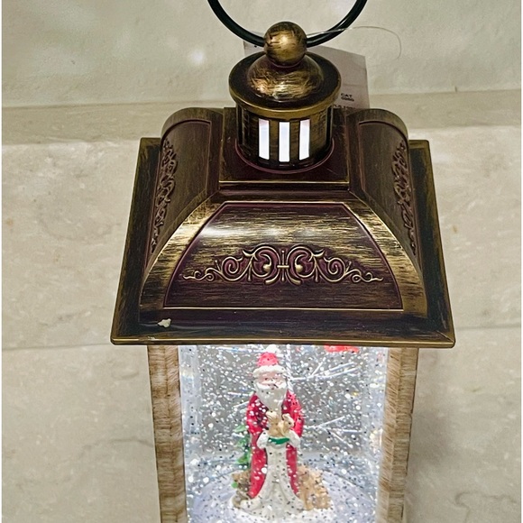 NWT Christmas Snow Globe, Lighted Water Lantern, Santa, Christmas decor, gift! - Picture 9 of 10